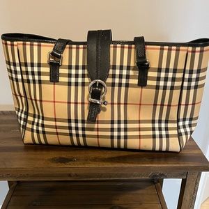 Burberry diaper bad / tote